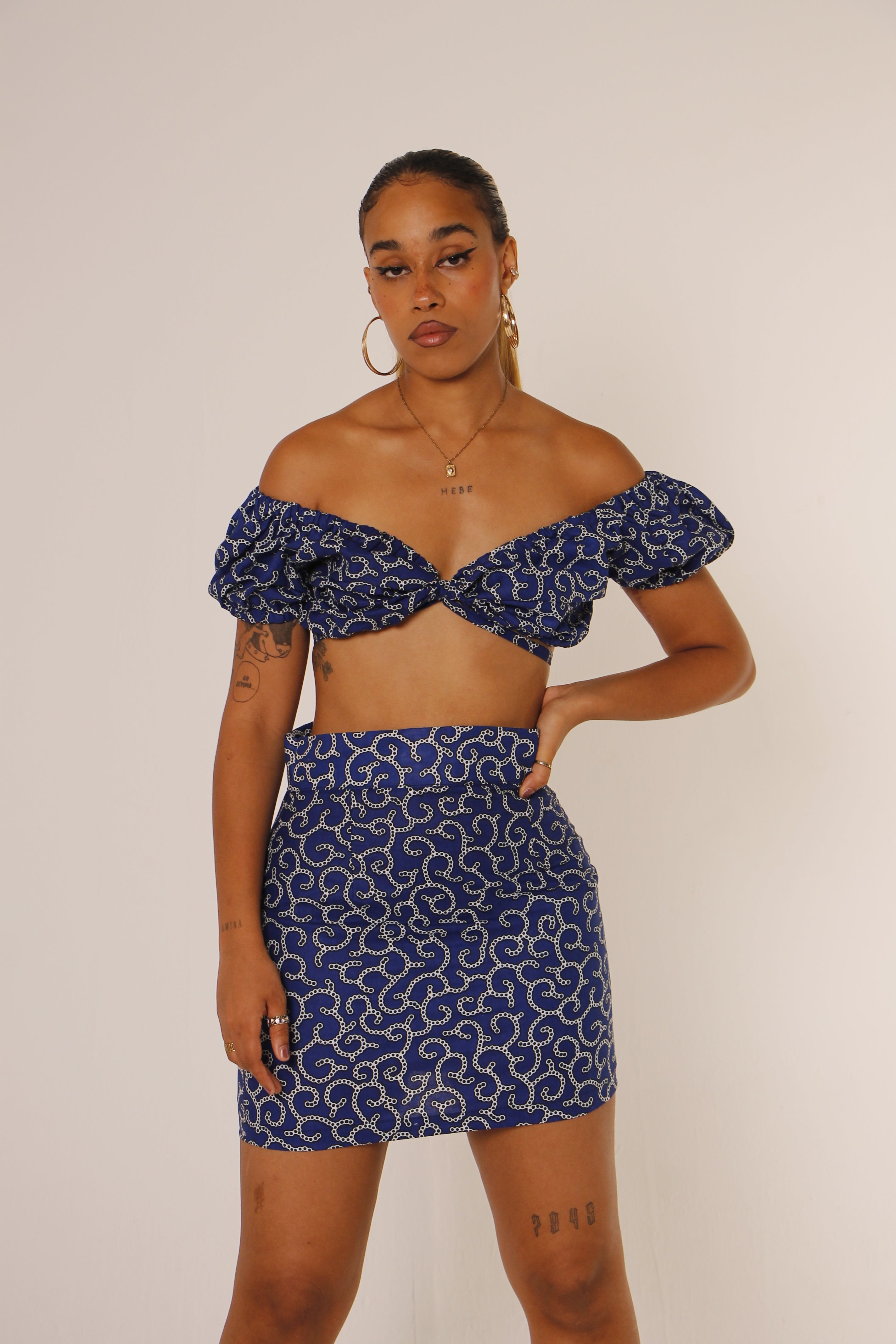 El Conjunto Top y Falda Adaeze