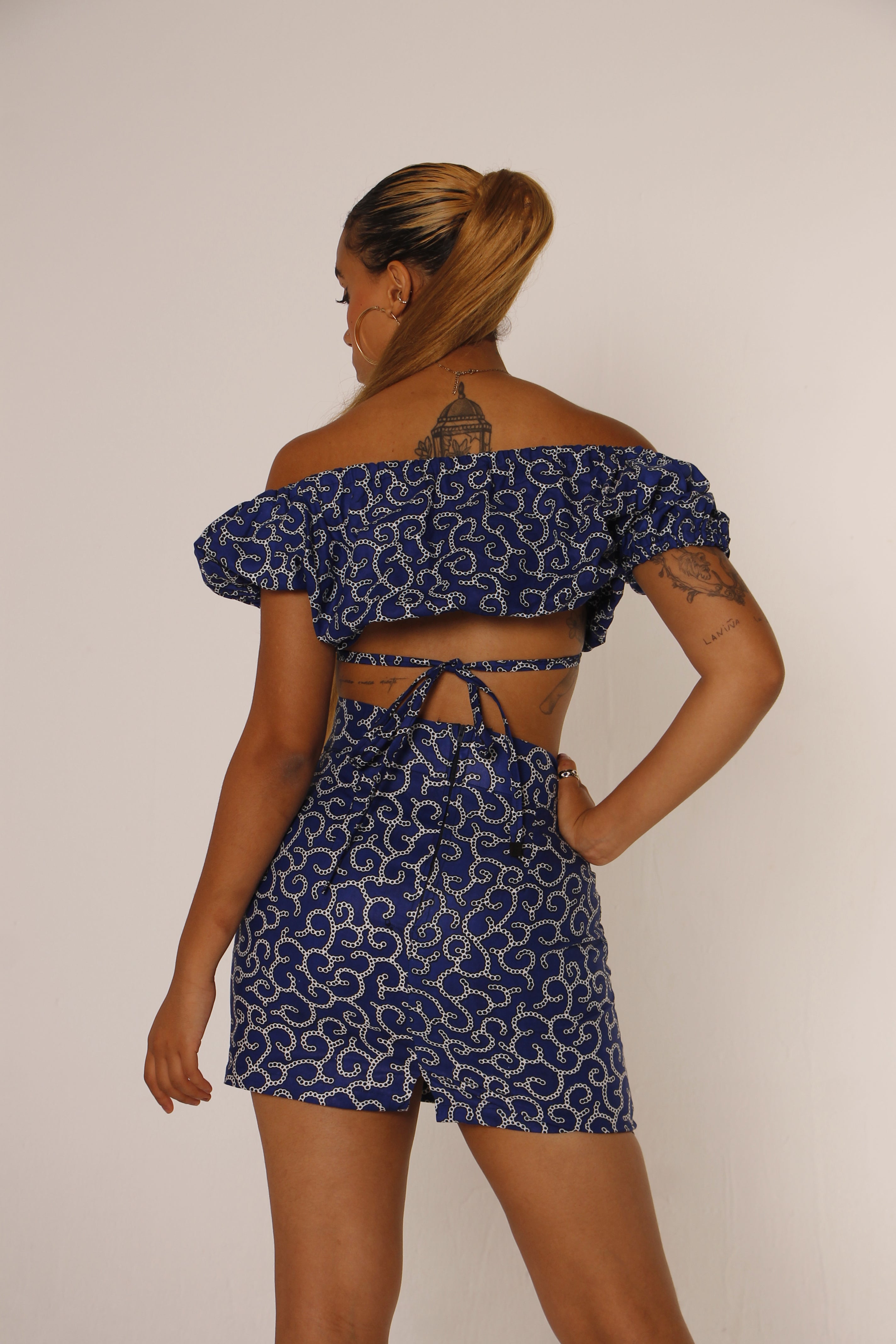 El Conjunto Top y Falda Adaeze